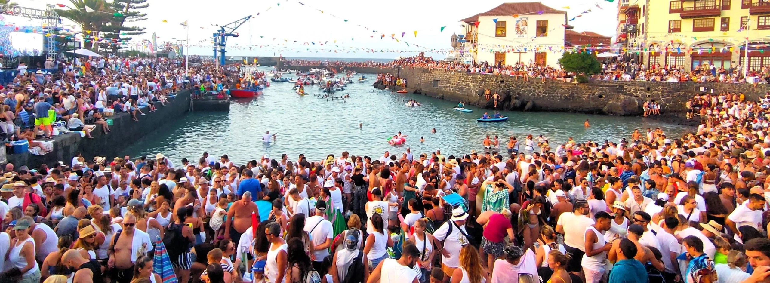 Fiesta virgen del Carmen en el muelle del Puerto de la Cruz