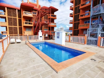 Piscina en la azotea de los Alojamientos J&J