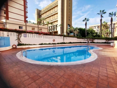 Piscina principal de los Alojamientos J&J