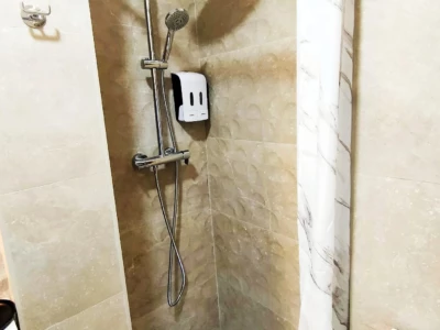 Ducha del baño del alojamiento "El Polvorín" de Alojamientos J&J