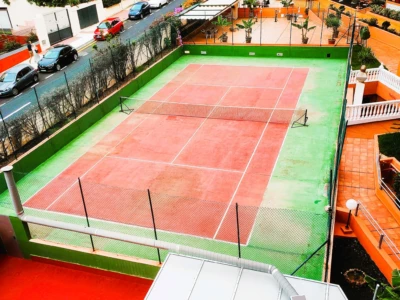 Pista de tenis de Alojamientos J&J